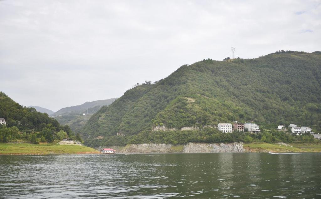 西安出發(fā)安康2日自駕路書：安康瀛湖-流水古鎮(zhèn)-雙龍溶洞2日精品自駕游