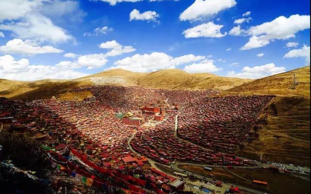 全國(guó)出發(fā)四川落地8日自駕游:稻城亞丁-色達(dá)佛國(guó)-丹巴藏寨-四姑娘山8日賞秋之旅